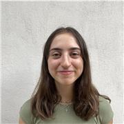 soy estudiante de traducción e interpretación con lengua B inglés. He vivido y trabajado en Estados Unidos.